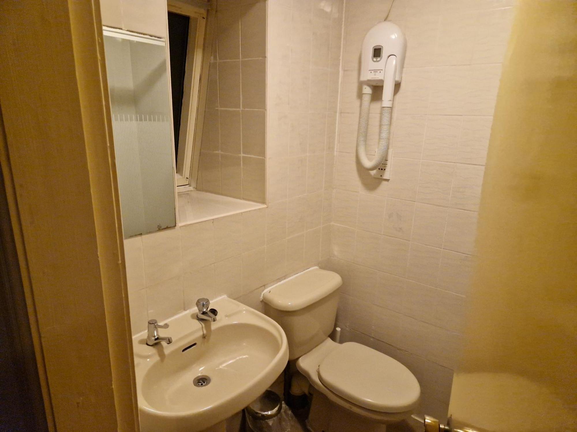 The Menai Hotel And Bar Bangor  Bilik gambar